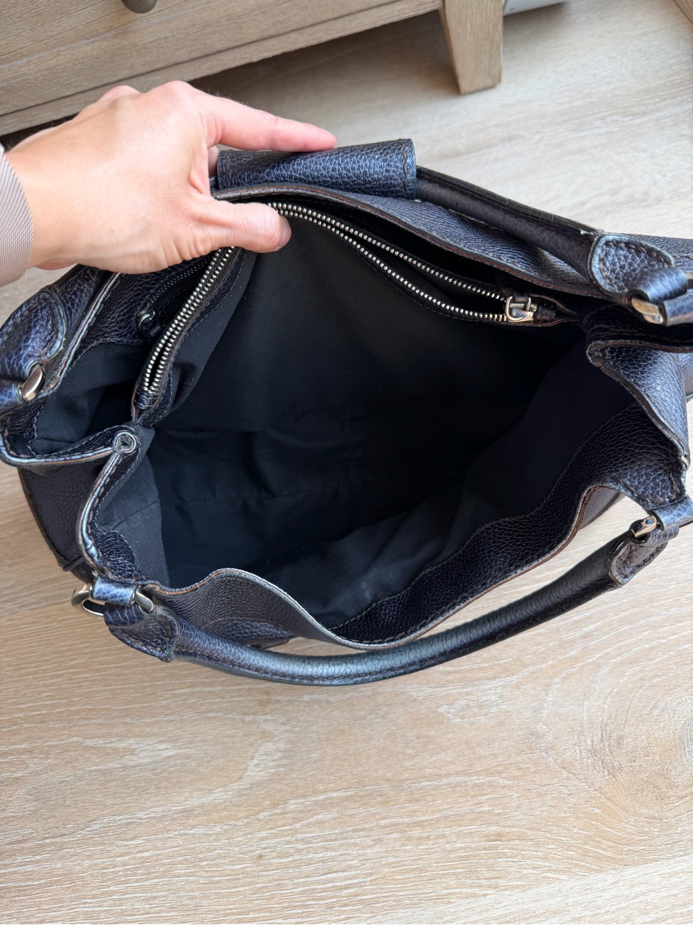 TODS Black Subtle Metallic Leather Hobo Shoulder Bag - Picture 5 of 12